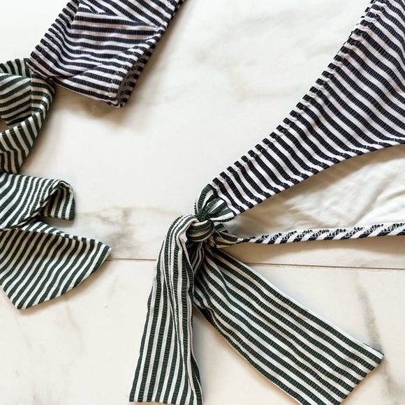 Solid and Striped Mackenzie bikini - Picture 3 of 3